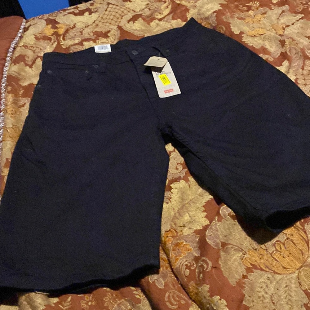 Levi Black short pants knee length 569. 32 LRG